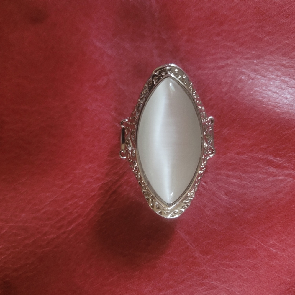 Elegant Silver Women's Ring